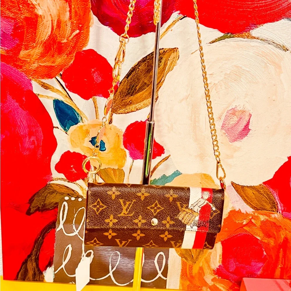 Louis Vuitton Monogram The BellBoy A limited edition Sarah Wallet. - Picture 10 of 15